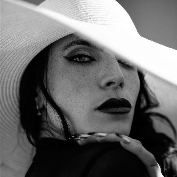 Meet your Posher, Paloma - Picture 1 of 3